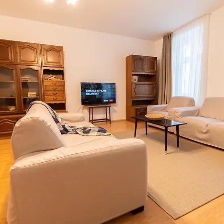 Radu's - Traditional Ultracentral In The Old Town Брашов