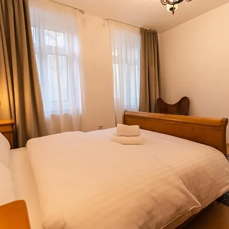 Radu's - Traditional Ultracentral In The Old Town Appartamento Braşov