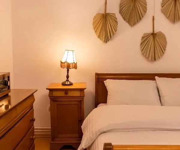 Radu's - Traditional Ultracentral In The Old Town Apartment