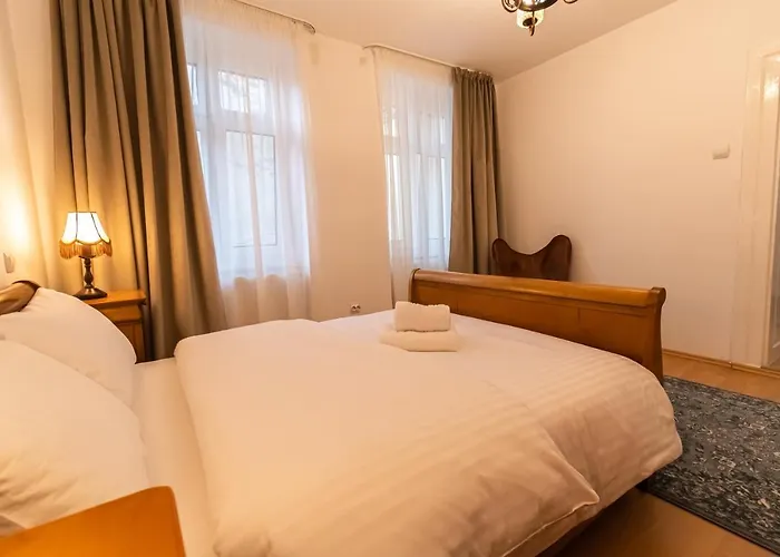 Radu's - Traditional Ultracentral In The Old Town Apartment Brasov